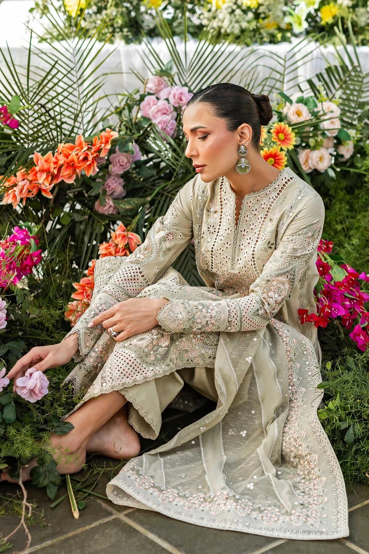 Akbar Aslam - 3PC Luxury Lawn Embroidered Suit