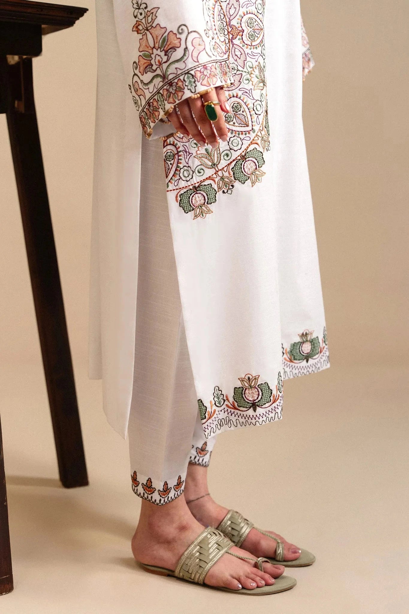 ELAN - 2PC Luxury Lawn Embroidered Suit