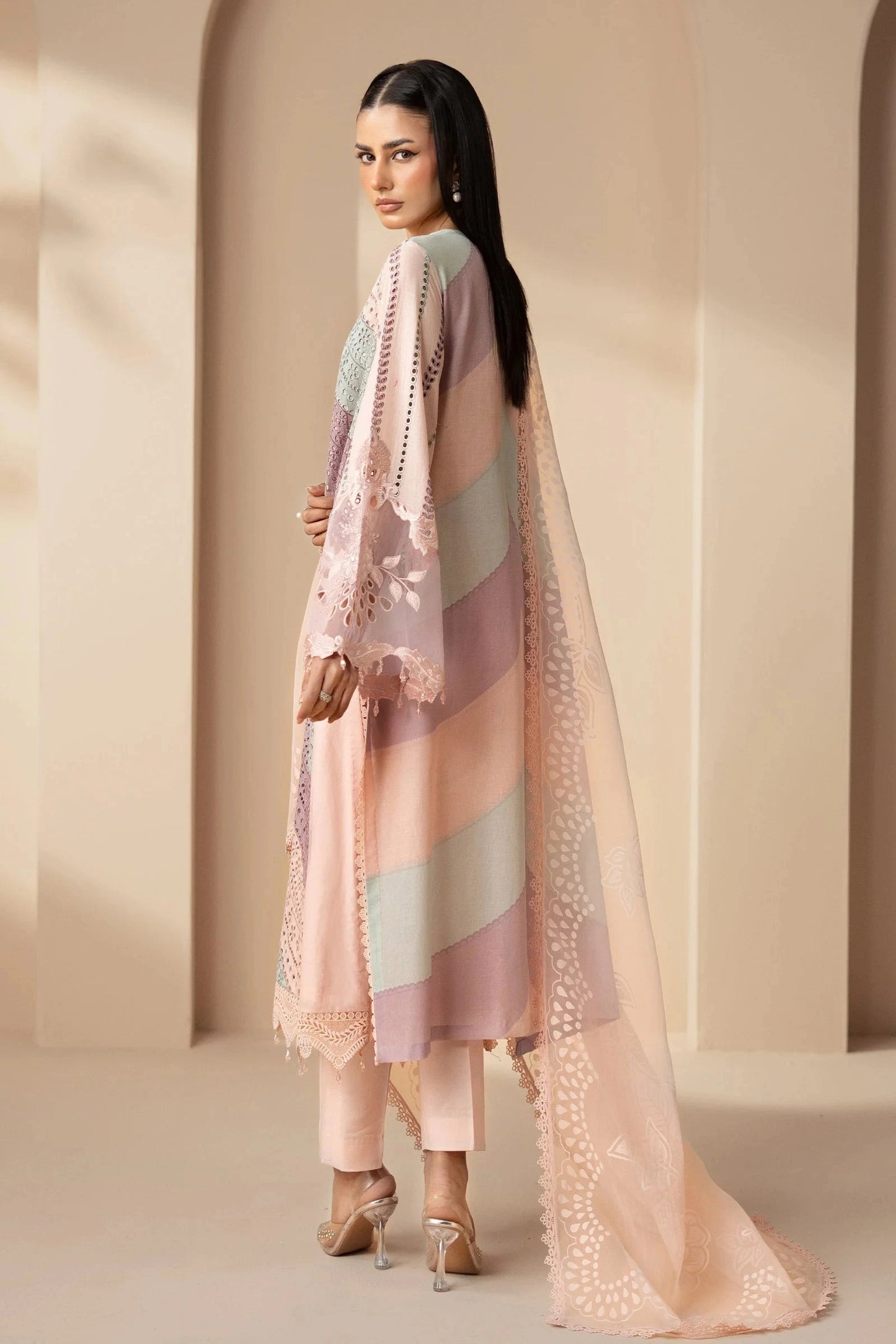 MARIA.B - 3PC Luxury Lawn Embroidered Suit