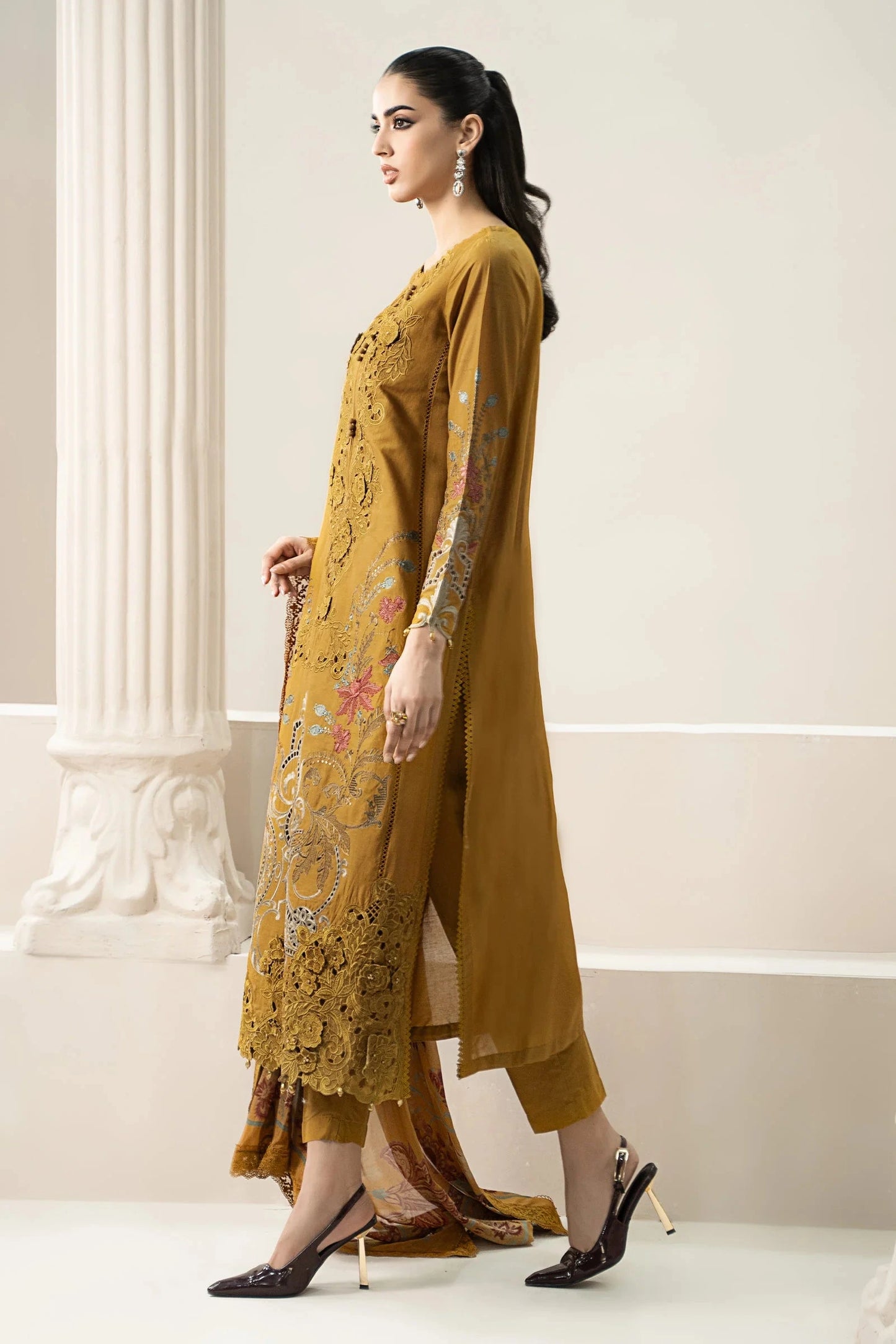 Maria.B - 3PC Luxury Lawn Embroidered Suit