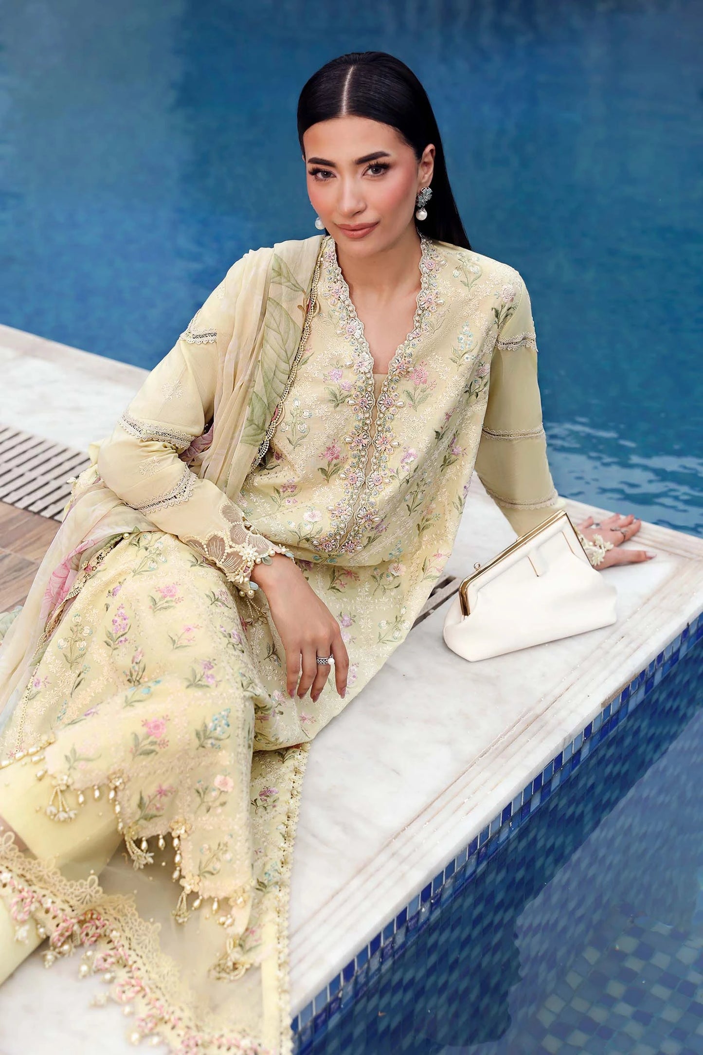 MARIA.B - 3PC Luxury Lawn Embroidered Suit